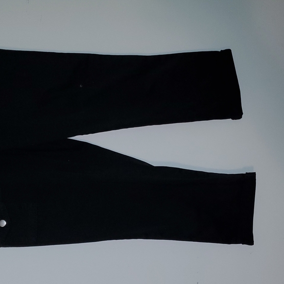 TIME AND TRU HI-RISE RELAXED FIT CARGO CAPRI Size 4 - Picture 3 of 14